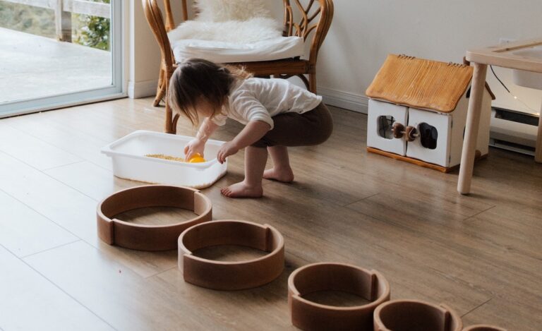 Montessori Spielzeug. Lass dein Kind selber lernen und entdecken.