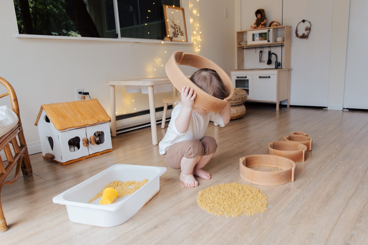 Montessori Kinderzimmer. Tipps zur Einrichtung für ein selbständiges Lernen.